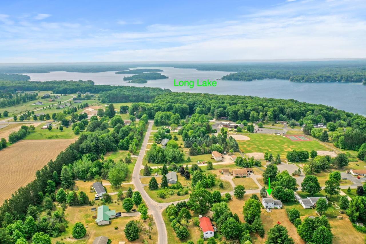 Long Lake Retreat- Hot Tub, Pool Table, Firepit Traverse Stadt Exterior foto