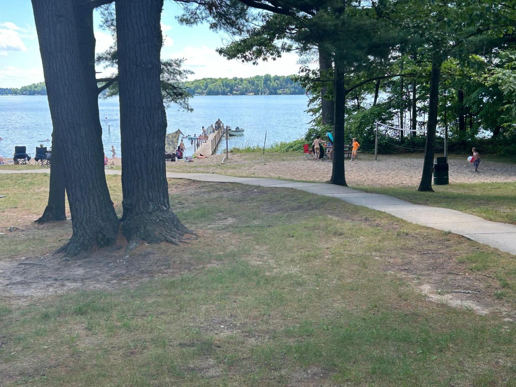 Long Lake Retreat- Hot Tub, Pool Table, Firepit Traverse Stadt Exterior foto